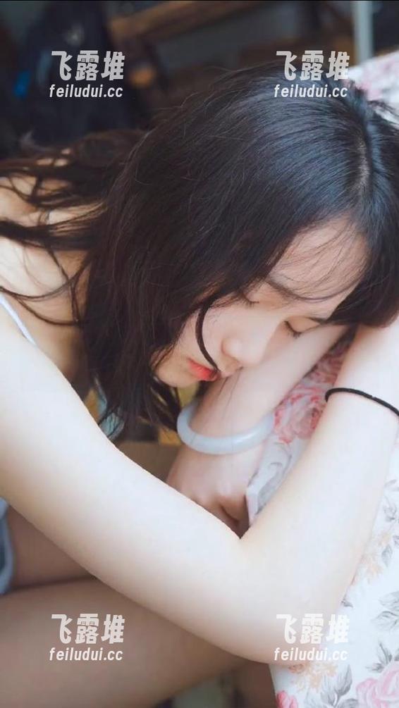 被圈子里的踩雷好奇？登录17吃瓜网，八卦风波尽在掌握！