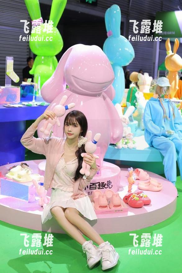 黑料一波又一波，来17瓜下载试试？