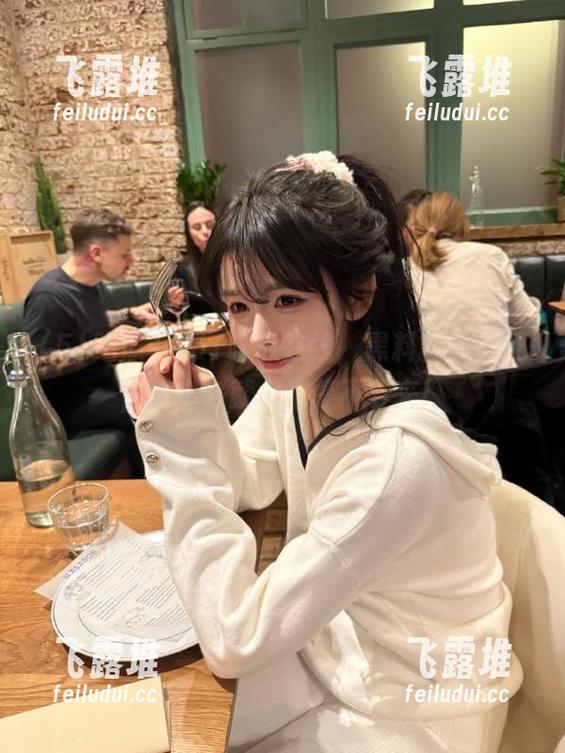 在51吃瓜在线，黑料就像薯条，喷出来就根本停不下来！