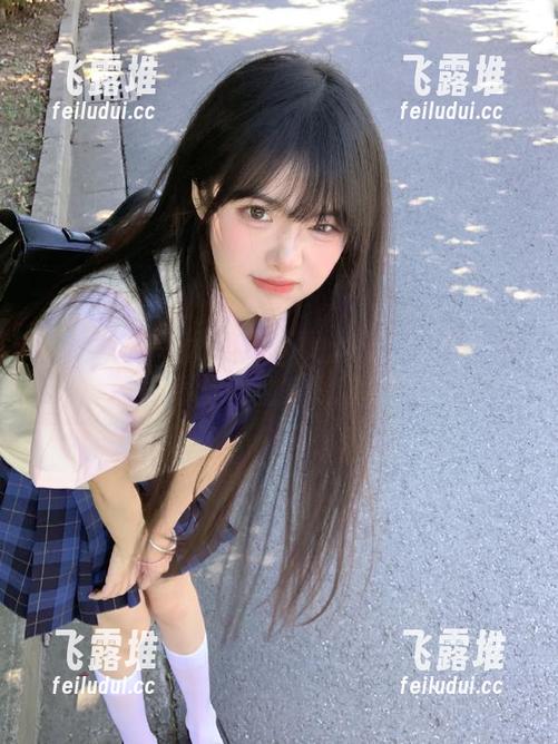 别藏着掖着，快来51黑料网分享你的独家黑料吧！