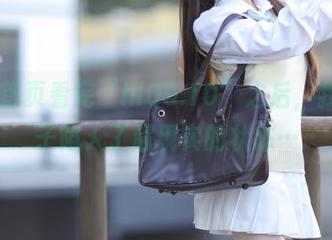 首页看完“hl09.10”之后，我的脑子陷入了超现实的状态…