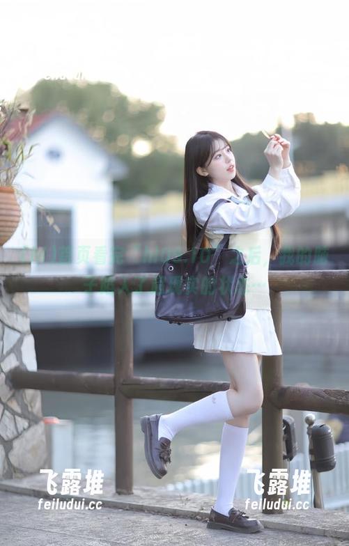 hl 首页看完“hl09.10”之后,我的脑子陷入了超现实的状态…
