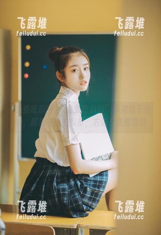 “免费吃瓜网”苹果版下载中，屏幕左边是瓜皮，右边是我的期待