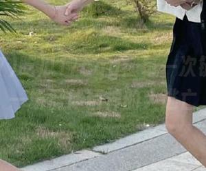 吃瓜17cgg：每一次链接都是一场群体精神的大逃亡