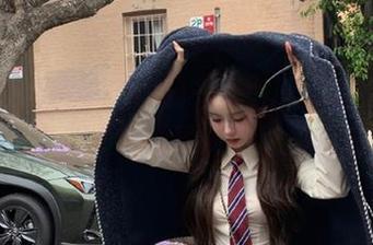 今晚的今日头条，吃瓜91网址喧闹全场，小心不要吃到碗里的瓜！