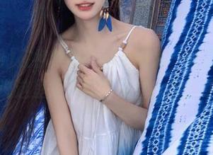 在视频里，看人们为‘吃瓜网’点赞，都说这里是八卦的天堂，我也动心了！