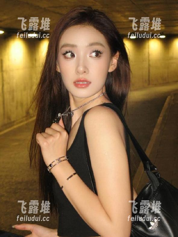 吃瓜网的爆料简直像七夕的情书，甜中带着一丝苦涩，啧啧啧。