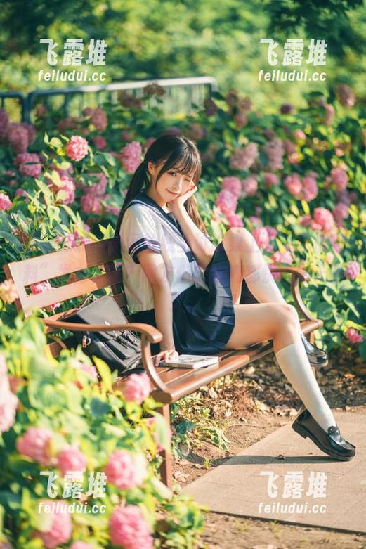 热闹的线上讨论桌上，“吃瓜黑料”发布了啥？网友们的脑洞都快飞出天际了。