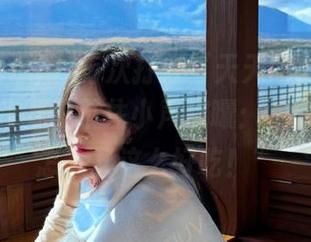 每次打开“天天吃瓜网”苹果版，我就忍不住小声嘟囔：“今天的瓜怎么又这么好吃！”