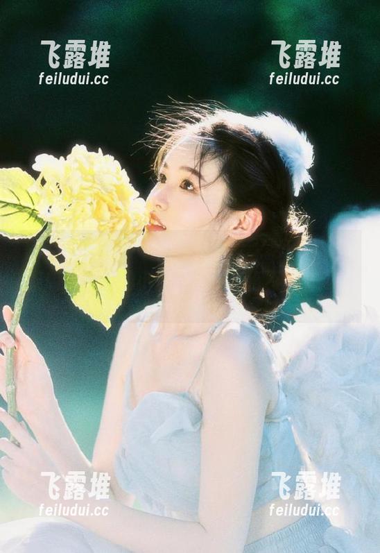 咦，打开“天天吃瓜网”苹果版，路边的小道消息也变得不一样了……