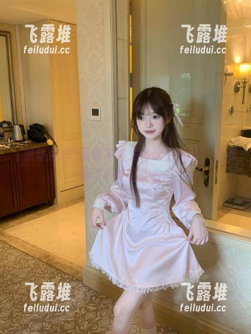 黑哥冲料发布玩偶系列，特点是你不能回头看…