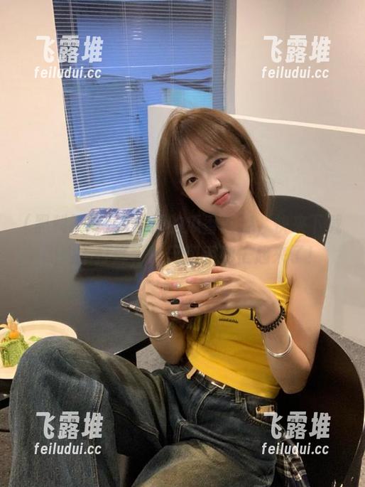 今天的瓜香四溢，快来下载黑料不打烊，嘴巴和手都忙起来了！