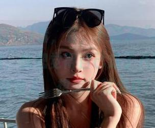 看，看，下载了“黑料不打烊”的我，恍惚觉得自己成了八卦同盟的创始人，想怎样就怎样！