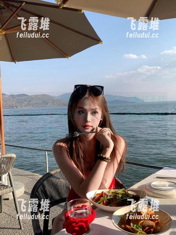 看，看，下载了“黑料不打烊”的我，恍惚觉得自己成了八卦同盟的创始人，想怎样就怎样！