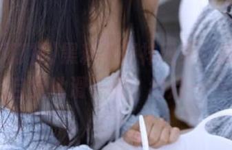 黑料不打祥网页，感觉要不自觉地滑一滑，然后……