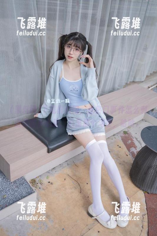 下载黑料网，看热门事件怎么刺激你的小心脏，心里那个渴望，哈哈。